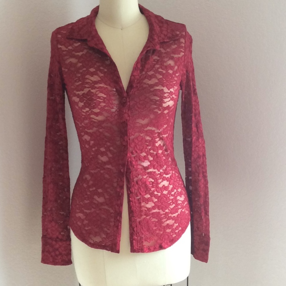 MODA International Long-sleeved lace shirt